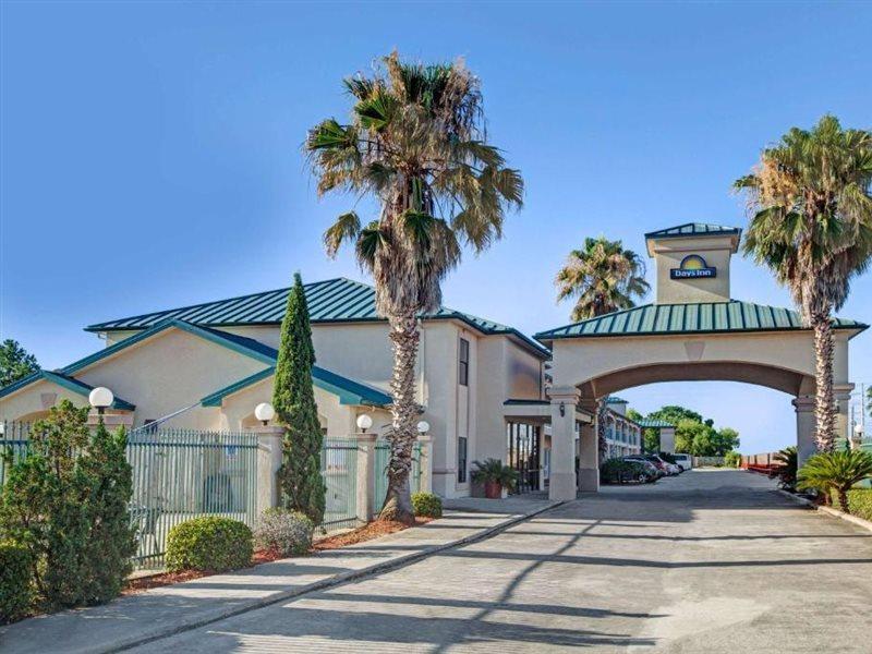 Days Inn & Suites By Wyndham Houston North - Spring Eksteriør billede