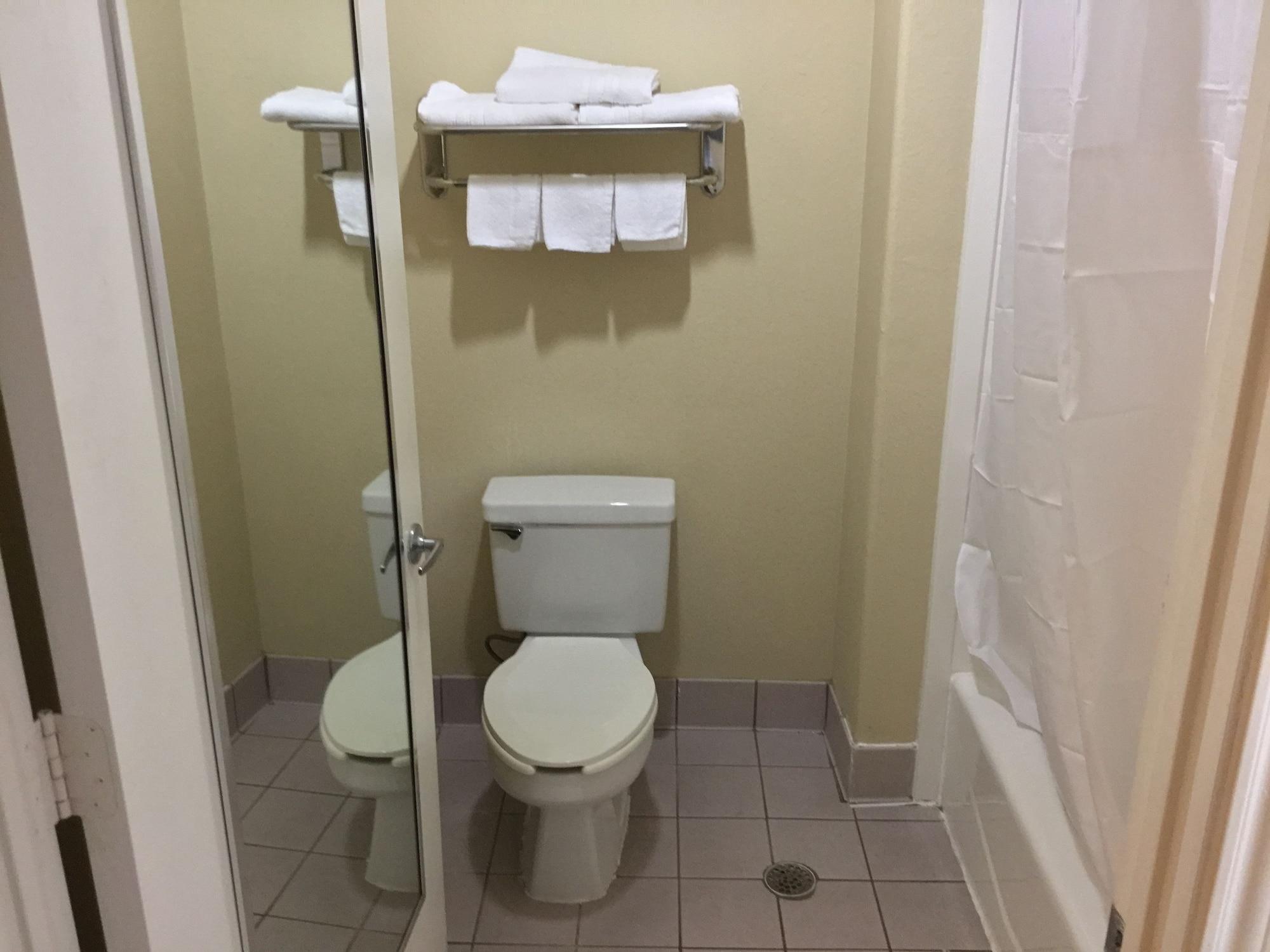 Days Inn & Suites By Wyndham Houston North - Spring Eksteriør billede