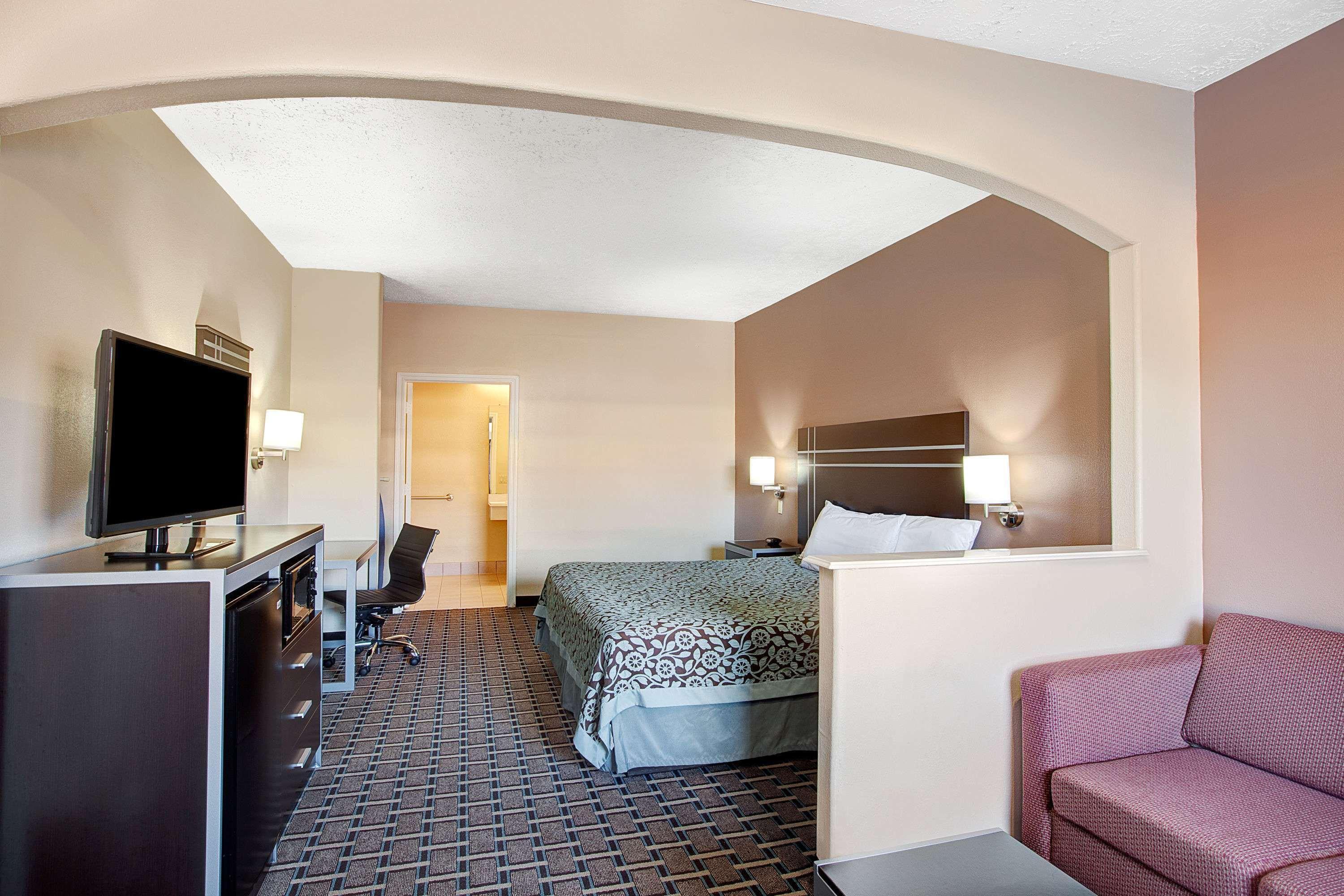 Days Inn & Suites By Wyndham Houston North - Spring Eksteriør billede