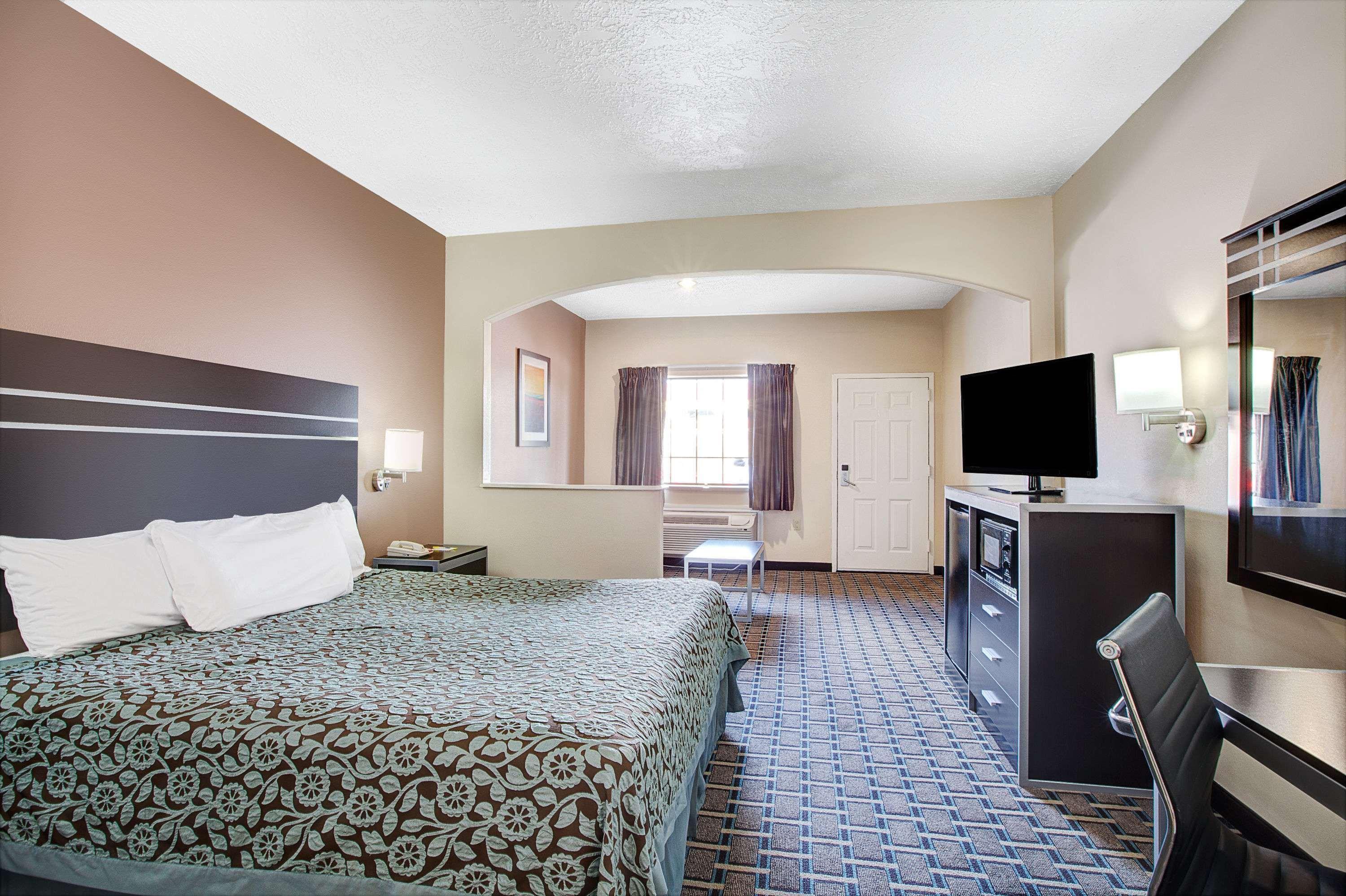 Days Inn & Suites By Wyndham Houston North - Spring Eksteriør billede