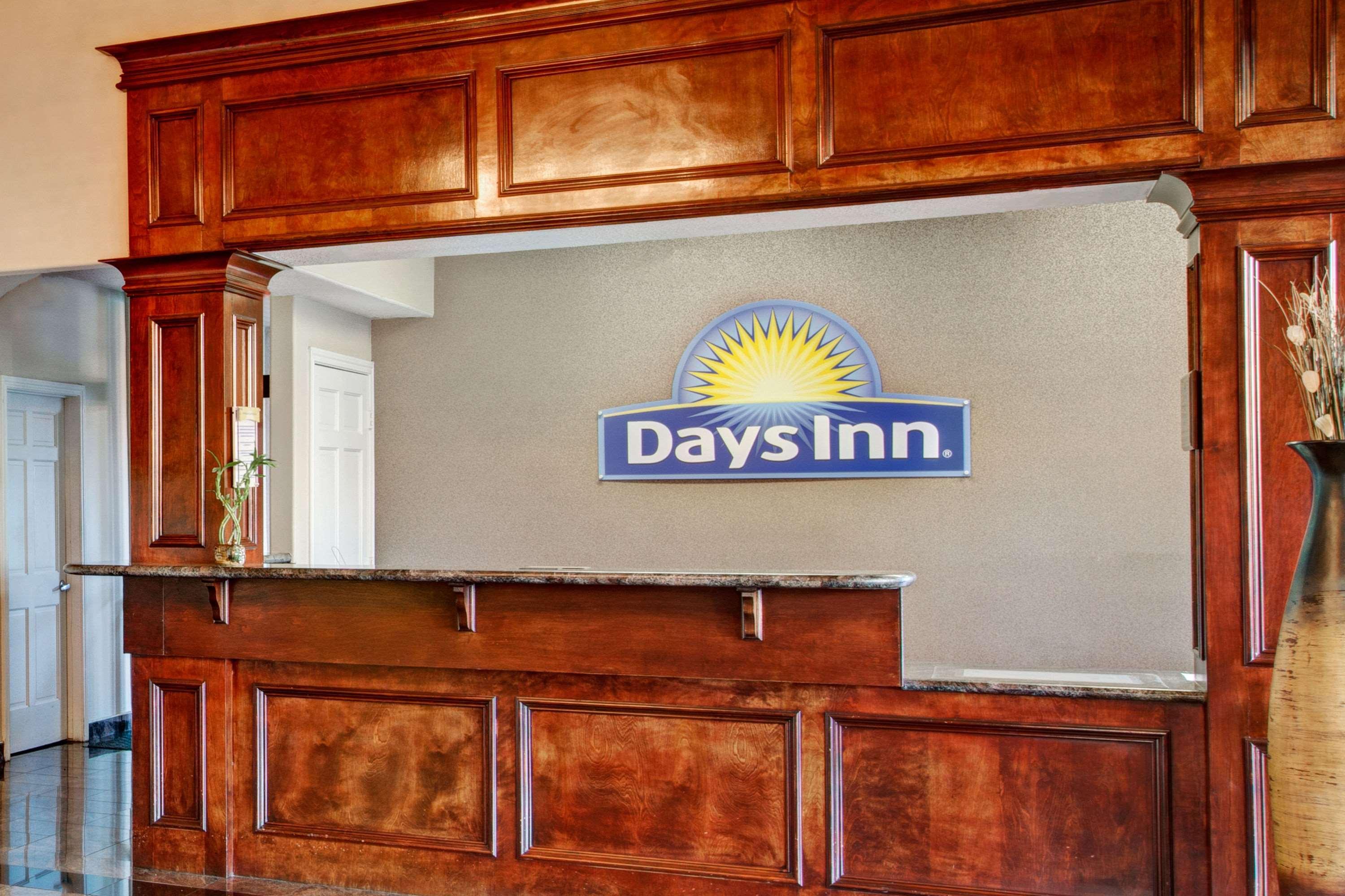 Days Inn & Suites By Wyndham Houston North - Spring Eksteriør billede