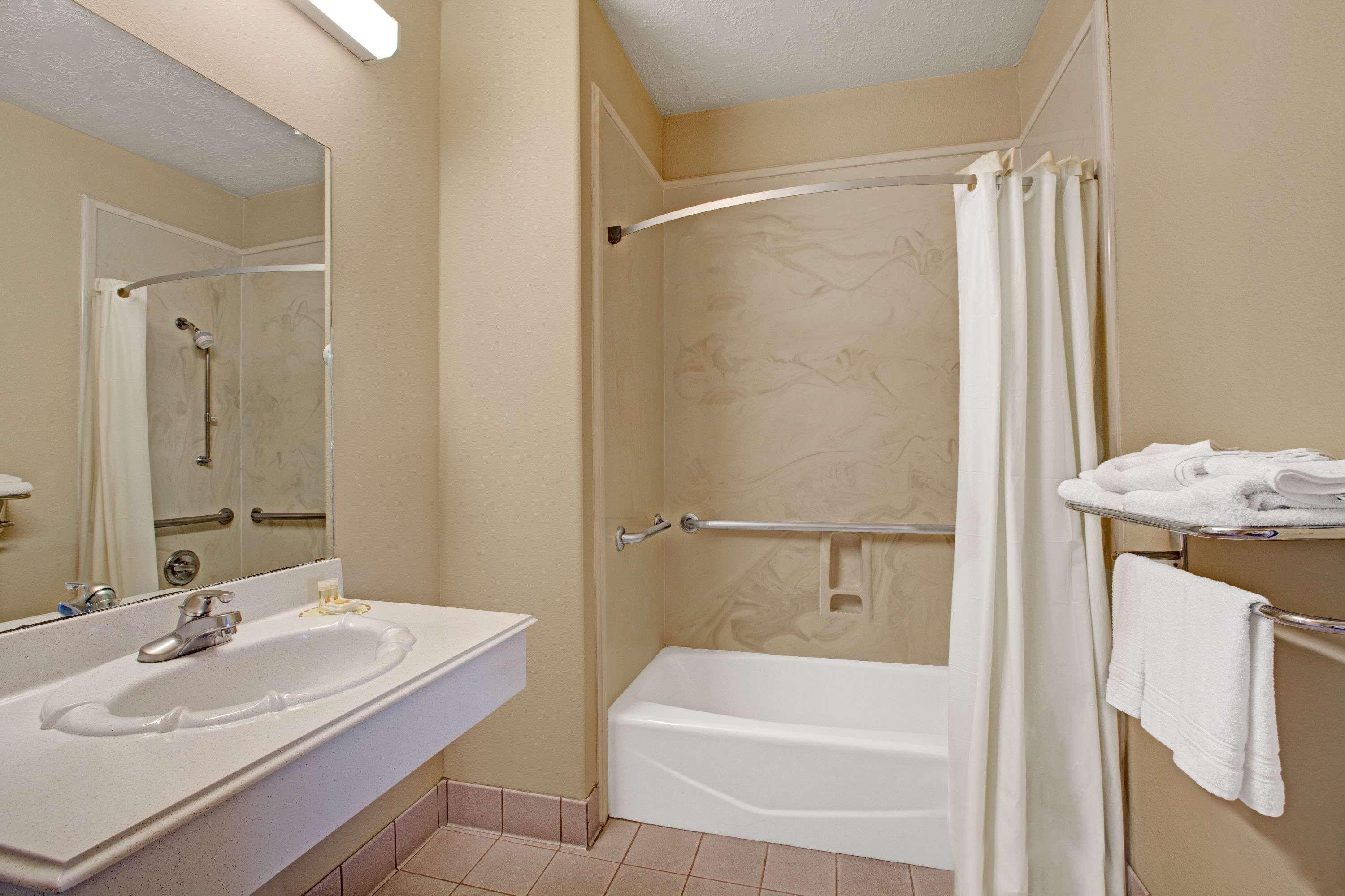 Days Inn & Suites By Wyndham Houston North - Spring Eksteriør billede