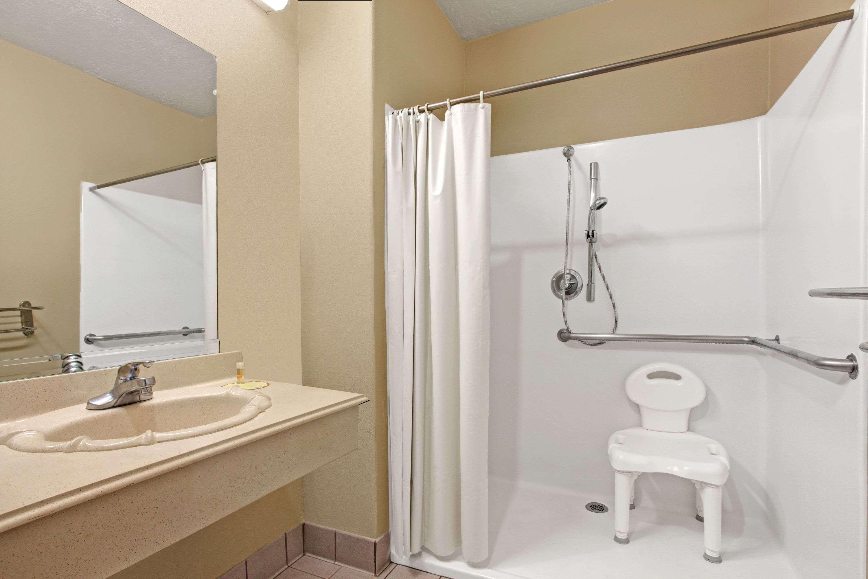 Days Inn & Suites By Wyndham Houston North - Spring Eksteriør billede