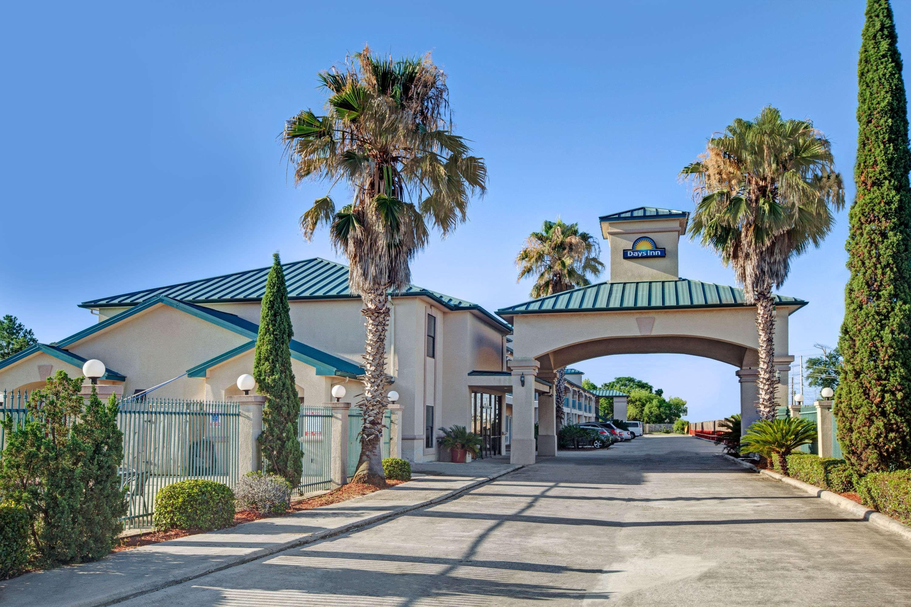 Days Inn & Suites By Wyndham Houston North - Spring Eksteriør billede